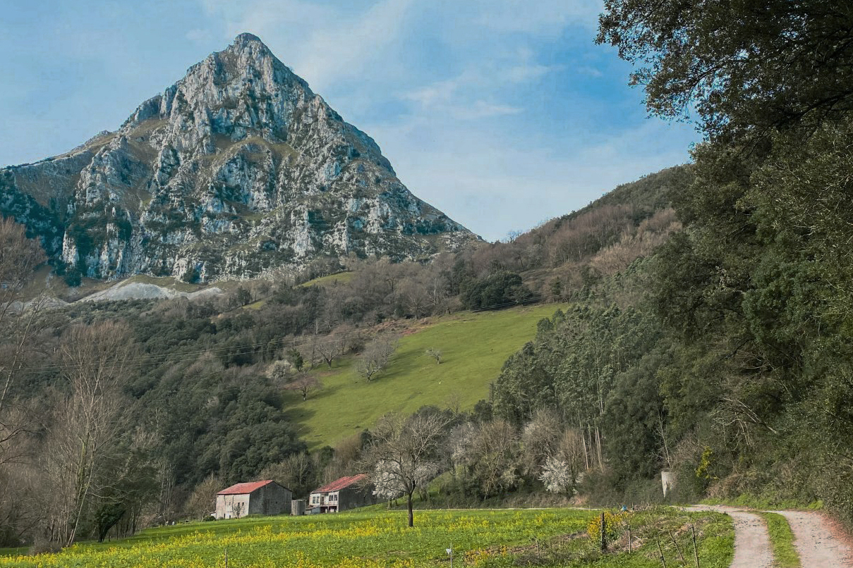 Foto Dia 21- Circular Ramales de la Victoria - Pico San Vicente (957 m) (Cantabria) Todo el día